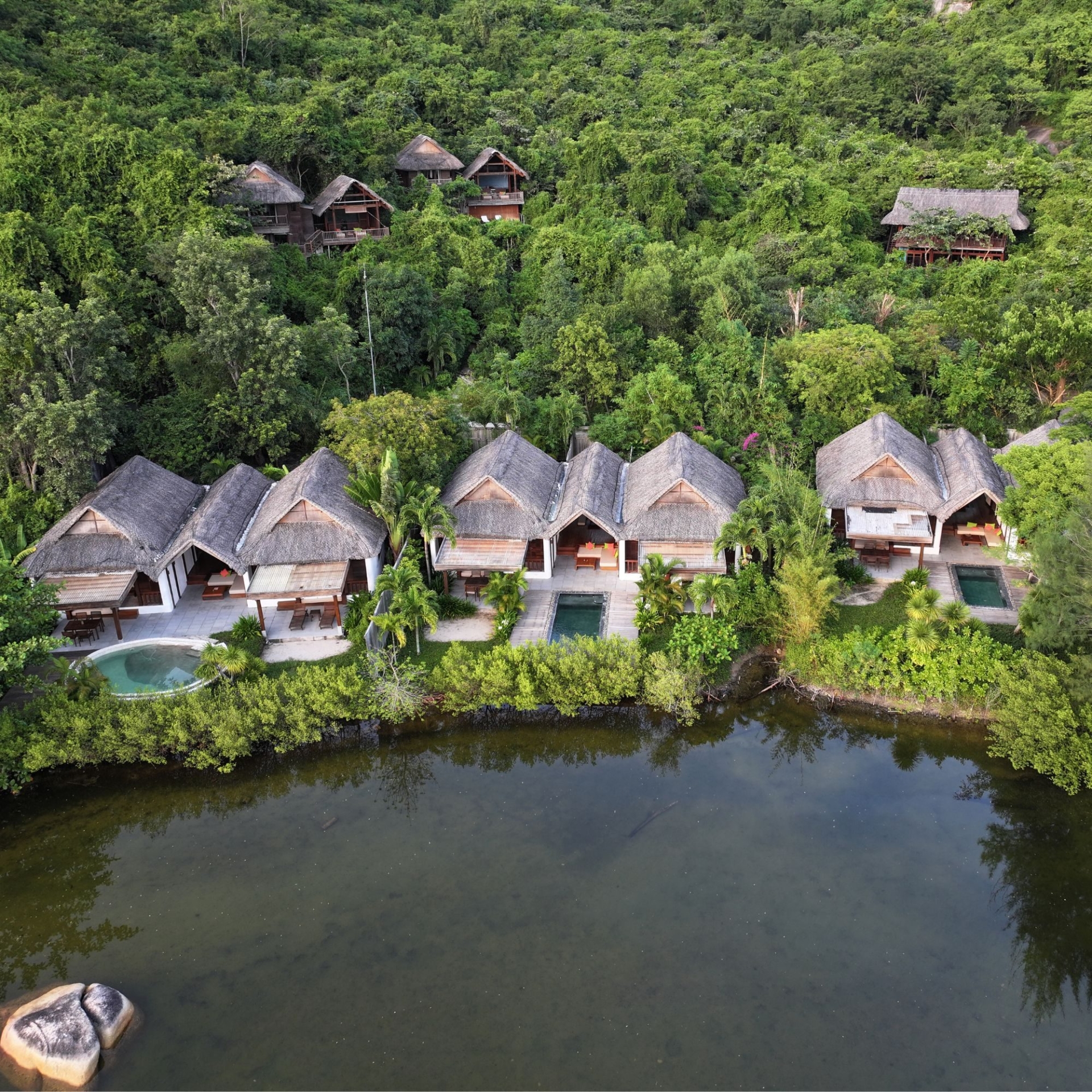 L'ALYANA NINH VAN BAY